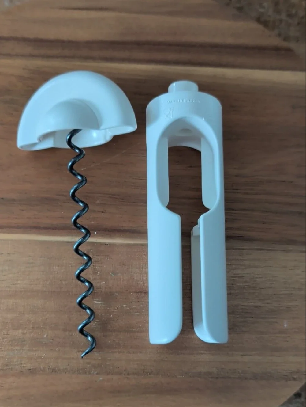 NWT Tupperware Uplifter Corkscrew